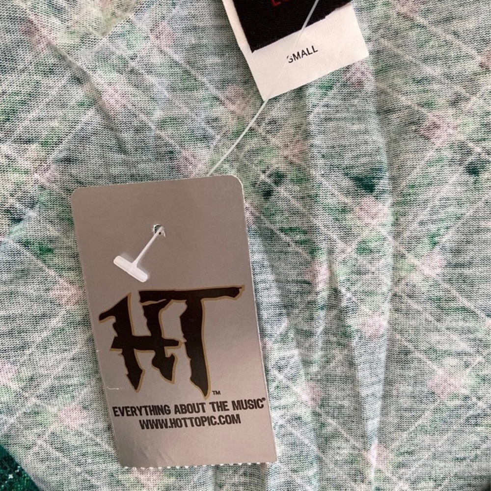 Vintage Hot Topic Tank - Picture 2 of 2